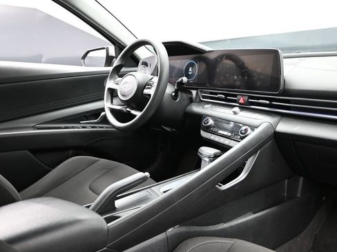 Used 2024 Hyundai Elantra SEL FWD image 10