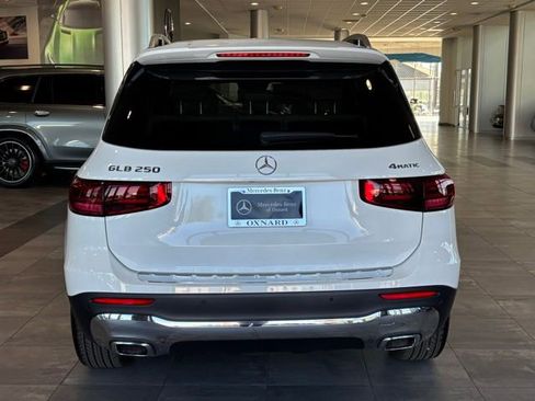 Used 2026 Mercedes-Benz GLB 250 4MATIC image 4