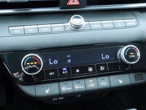 New 2025 Hyundai Elantra SEL image 13