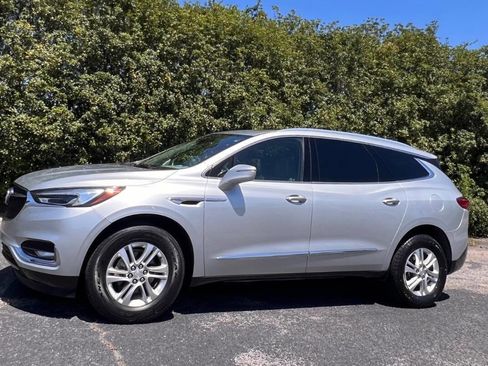 Used 2020 Buick Enclave Essence w/ Sound and Sites Package AWD/4WD image 3