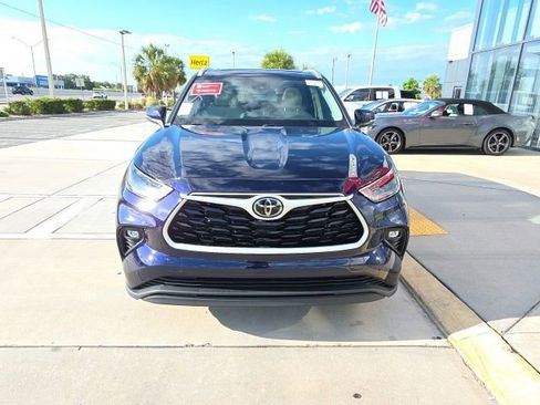 Used 2023 Toyota Highlander XLE FWD image 8