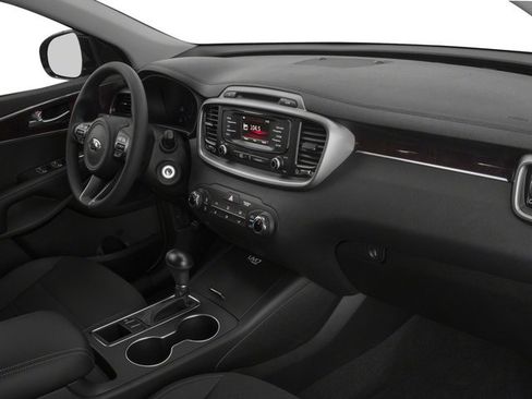 Used 2018 Kia Sorento FWD V6 w/ LX V6 Convenience Package image 19
