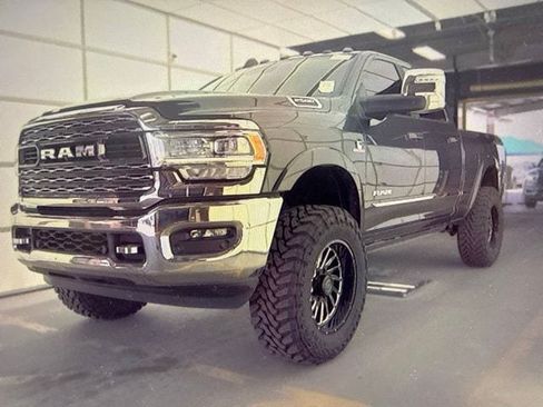Used 2024 RAM 2500 Limited AWD/4WD image 2