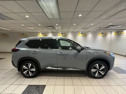 Used 2023 Nissan Rogue SL w/ SL Premium Package AWD/4WD image 3