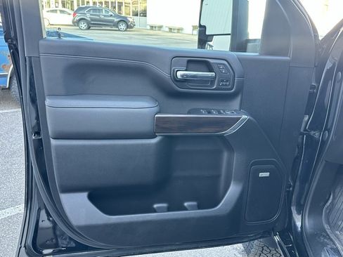 Used 2022 GMC Sierra 2500 SLT w/ SLT Premium Package image 12