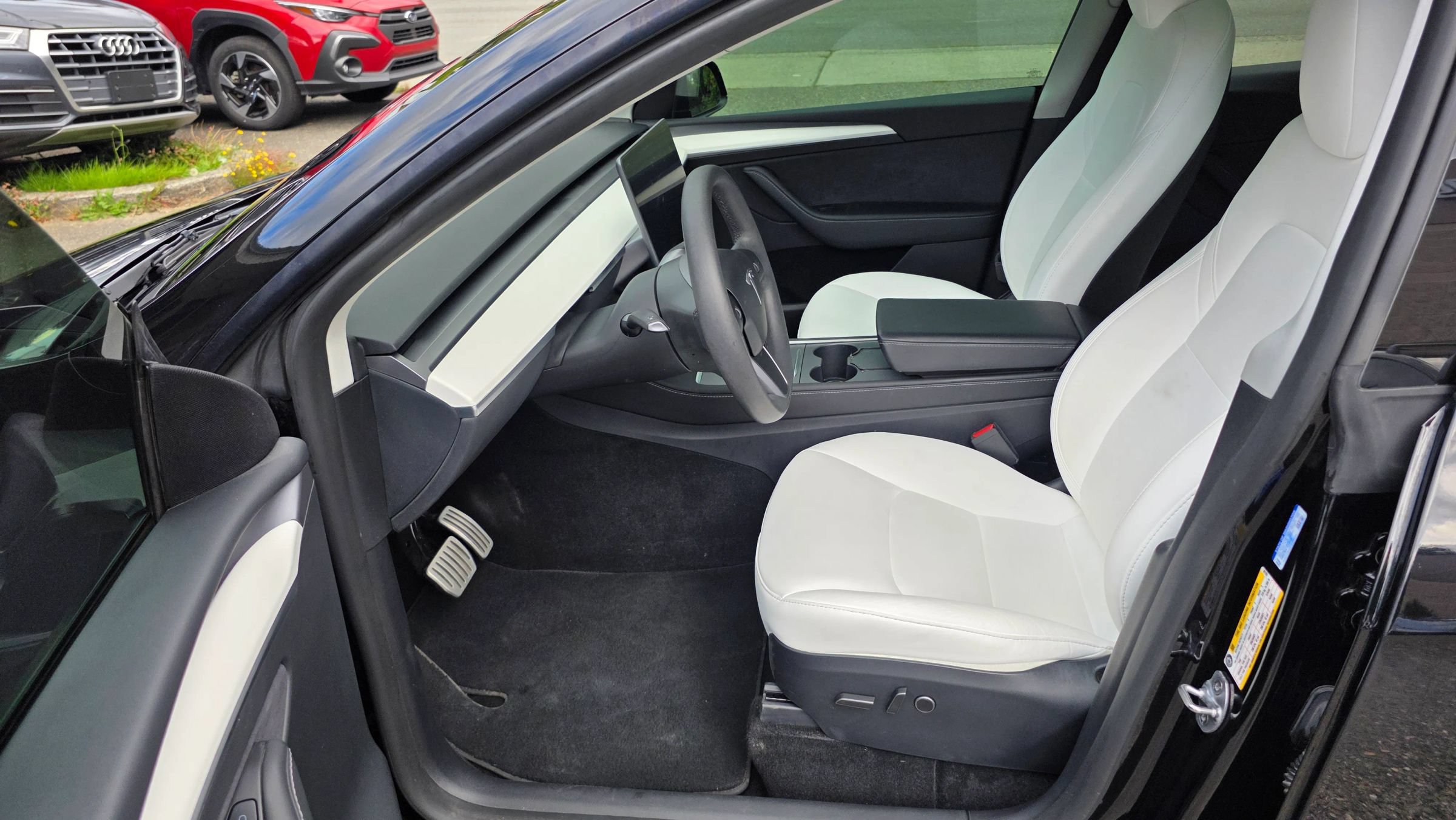 Used 2024 Tesla Model Y Performance AWD/4WD image 10