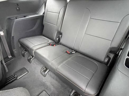 Used 2021 Chevrolet Traverse LT w/ LT Premium Package image 11