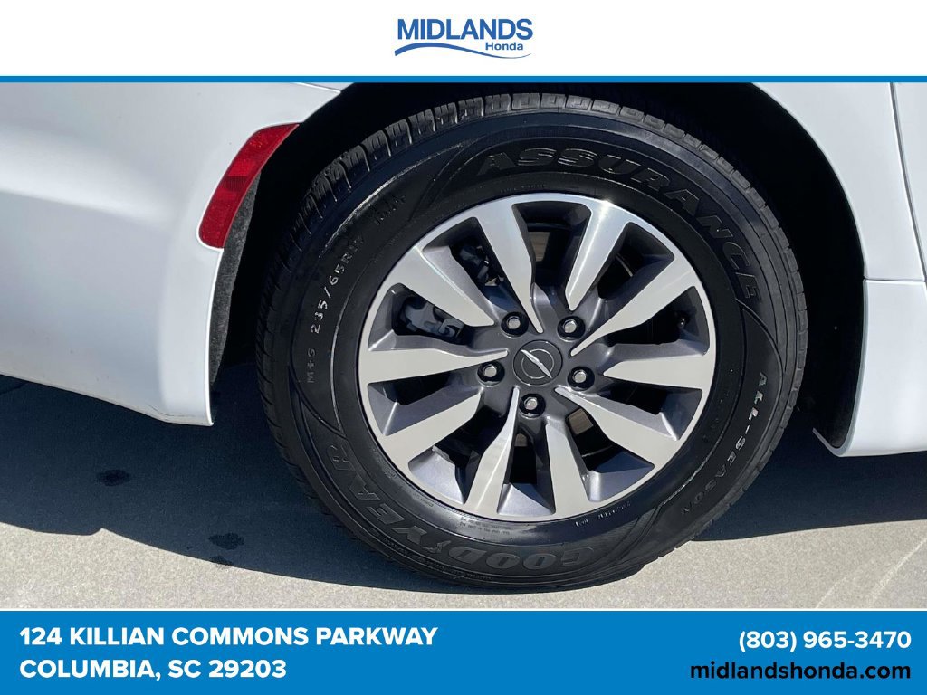 Used 2023 Chrysler Pacifica Limited FWD image 7