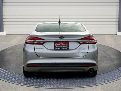 Used 2018 Ford Fusion SE FWD image 6