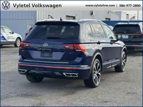 Certified 2022 Volkswagen Tiguan SEL R-Line image 3