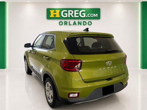 Used 2020 Hyundai Venue SE FWD image 2