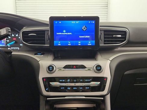 New 2024 Ford Explorer XLT w/ Equipment Group 202A image 17