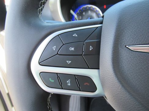 Used 2025 Chrysler Pacifica Select FWD image 20
