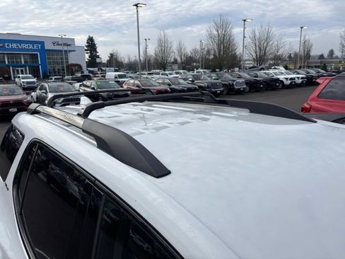 Used 2021 GMC Acadia SLE w/ Driver Convenience Package image 8