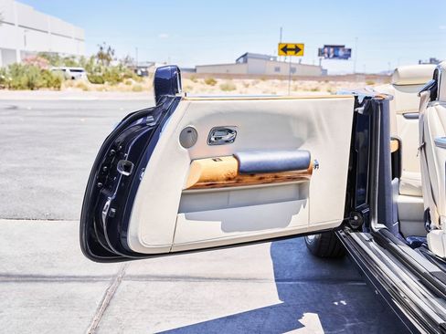 Used 2009 Rolls-Royce Phantom Drophead Coupe RWD image 25