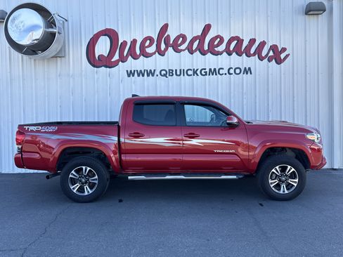 Used 2016 Toyota Tacoma TRD Sport image 27