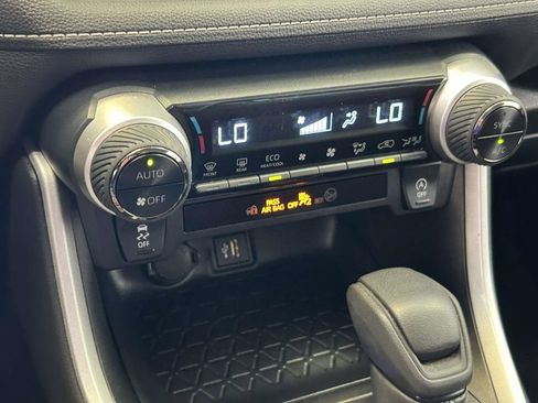 Used 2025 Toyota RAV4 XLE AWD/4WD image 22