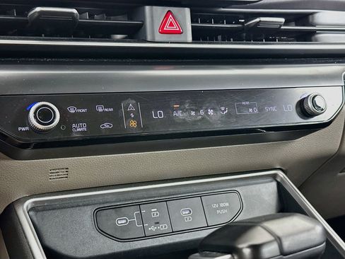 Used 2025 Kia Carnival FWD image 24