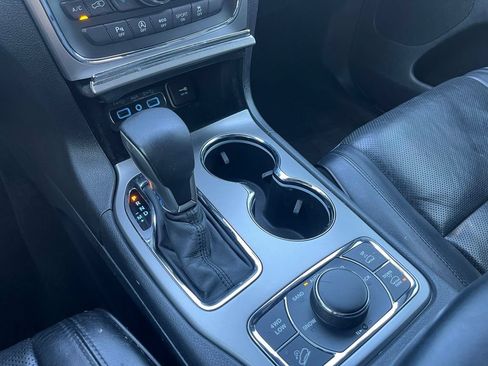 Used 2018 Jeep Grand Cherokee Overland AWD/4WD image 39