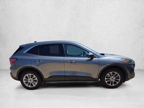 Used 2022 Ford Escape SE w/ Convenience Package FWD image 4