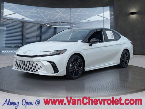 Used 2025 Toyota Camry XSE image 1