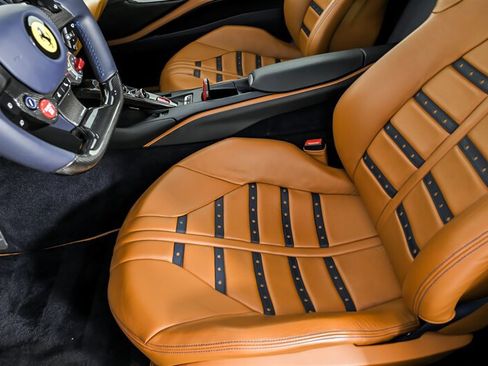 Used 2023 Ferrari 812 GTS RWD image 25