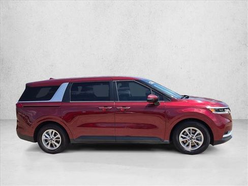 Used 2024 Kia Carnival LX FWD image 4