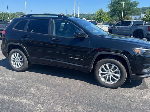 Used 2022 Jeep Cherokee Latitude Lux w/ Mopar Interior Package AWD/4WD image 3