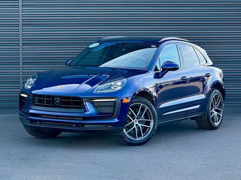 Certified 2025 Porsche Macan AWD/4WD image 1