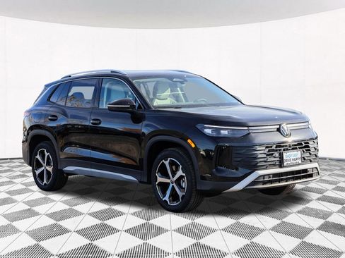 New 2025 Volkswagen Tiguan SE image 15