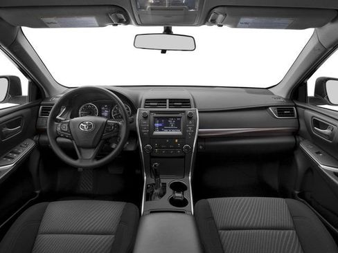 Used 2017 Toyota Camry LE FWD image 4
