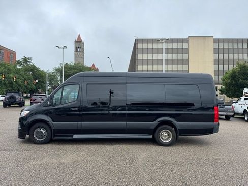 Used 2023 Mercedes-Benz Sprinter 3500 image 3