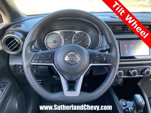 Used 2020 Nissan Kicks S image 18