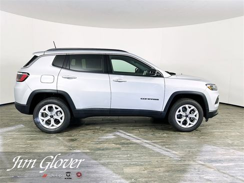 New 2026 Jeep Compass Latitude image 10