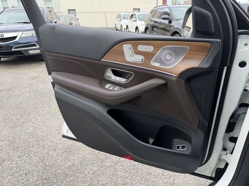 Used 2023 Mercedes-Benz GLS 450 4MATIC image 23
