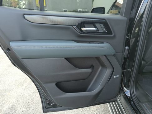 Used 2025 GMC Yukon AT4 w/ AT4 Premium Package AWD/4WD image 29
