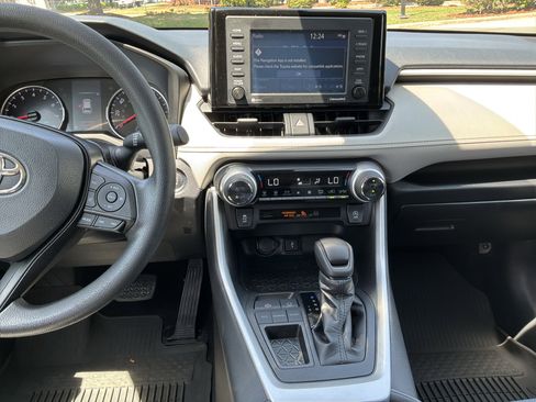 Used 2021 Toyota RAV4 XLE FWD image 29