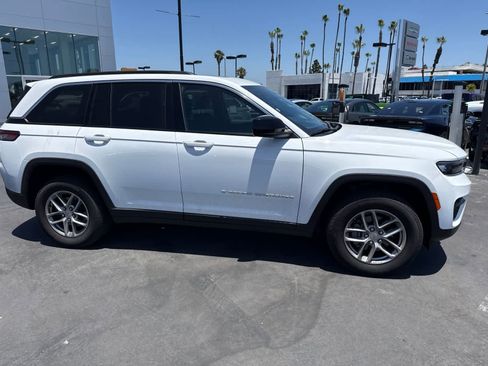 Used 2025 Jeep Grand Cherokee Laredo X RWD image 12