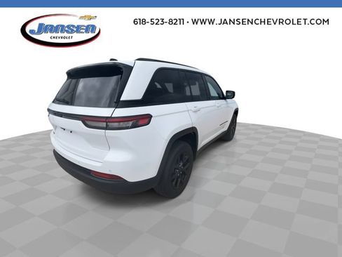 Used 2025 Jeep Grand Cherokee Altitude AWD/4WD image 8