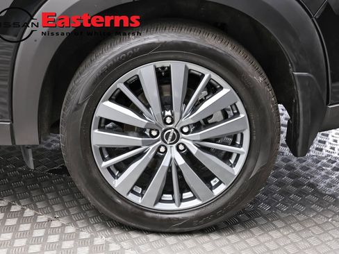 Used 2025 Nissan Pathfinder SL w/ SL Premium Package AWD/4WD image 8