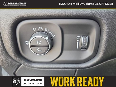 New 2026 RAM 2500 Big Horn AWD/4WD image 32