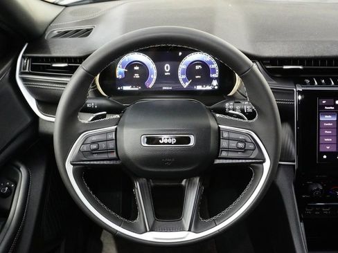 Used 2025 Jeep Grand Cherokee L Laredo AWD/4WD image 19