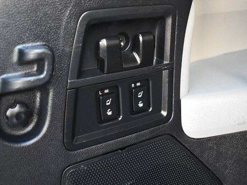 Used 2013 Toyota Sequoia Platinum AWD/4WD image 66