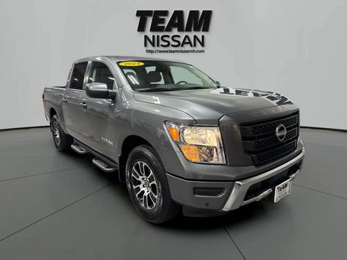 Certified 2024 Nissan Titan SV w/ SV Convenience Package image 1