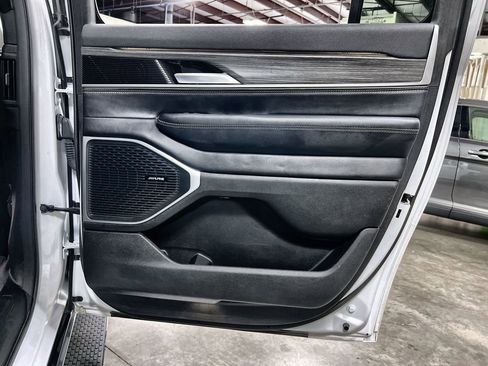 Used 2024 Jeep Wagoneer L Series III w/ Flexible Seating Group AWD/4WD image 26