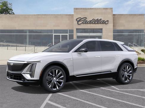 New 2025 Cadillac Lyriq Luxury image 2