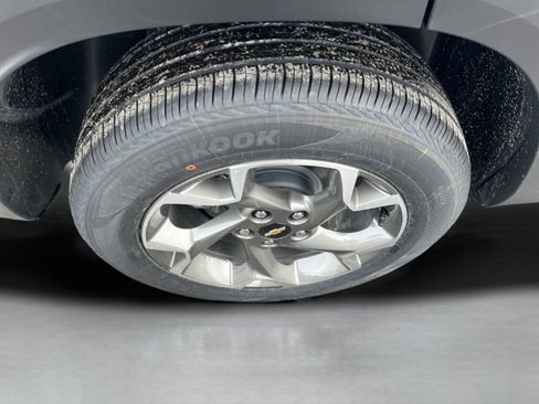 New 2026 Chevrolet Trax LT w/ Sunroof Package image 4