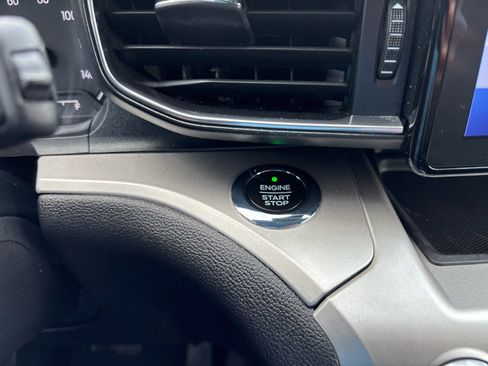 Used 2021 Ford Explorer XLT w/ Equipment Group 202A image 20