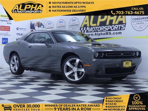 Used 2017 Dodge Challenger R/T image 1