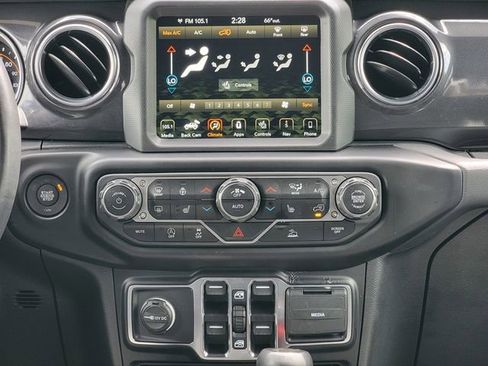 Certified 2022 Jeep Wrangler Unlimited Sahara AWD/4WD image 27